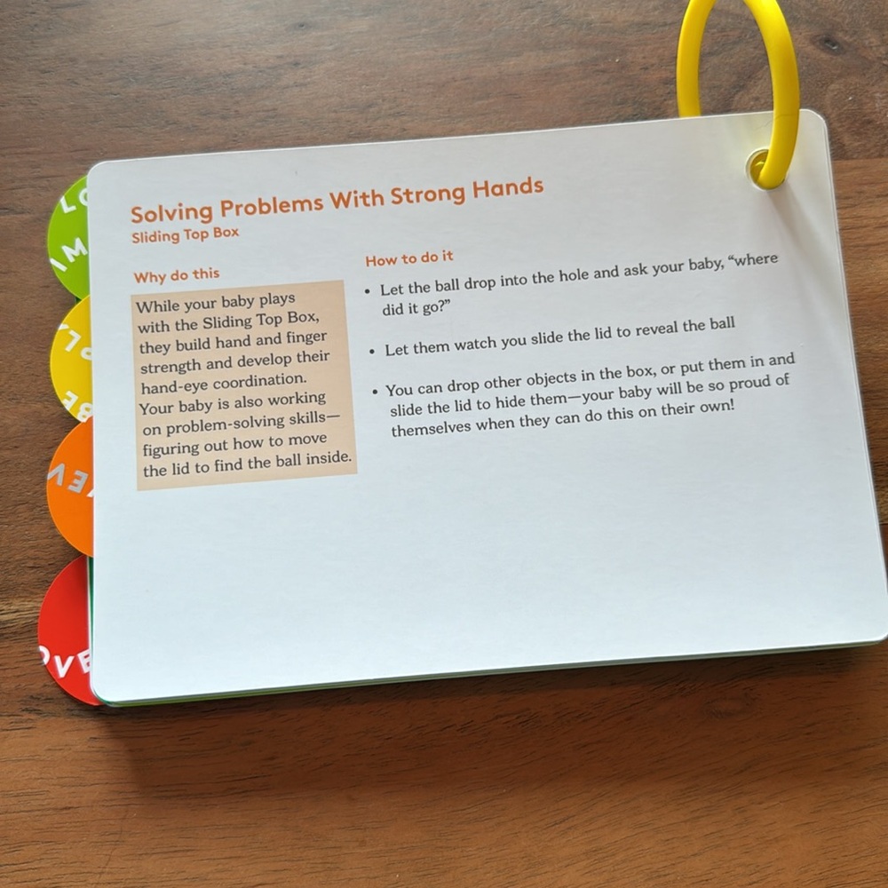 Lovevery sliding top box with felt ball - Picture 6 of 6